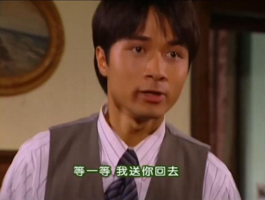 如萍这里的表情耐人寻味，就像自己精心培养的大白菜，被人抱走了。
一开始如萍还以为