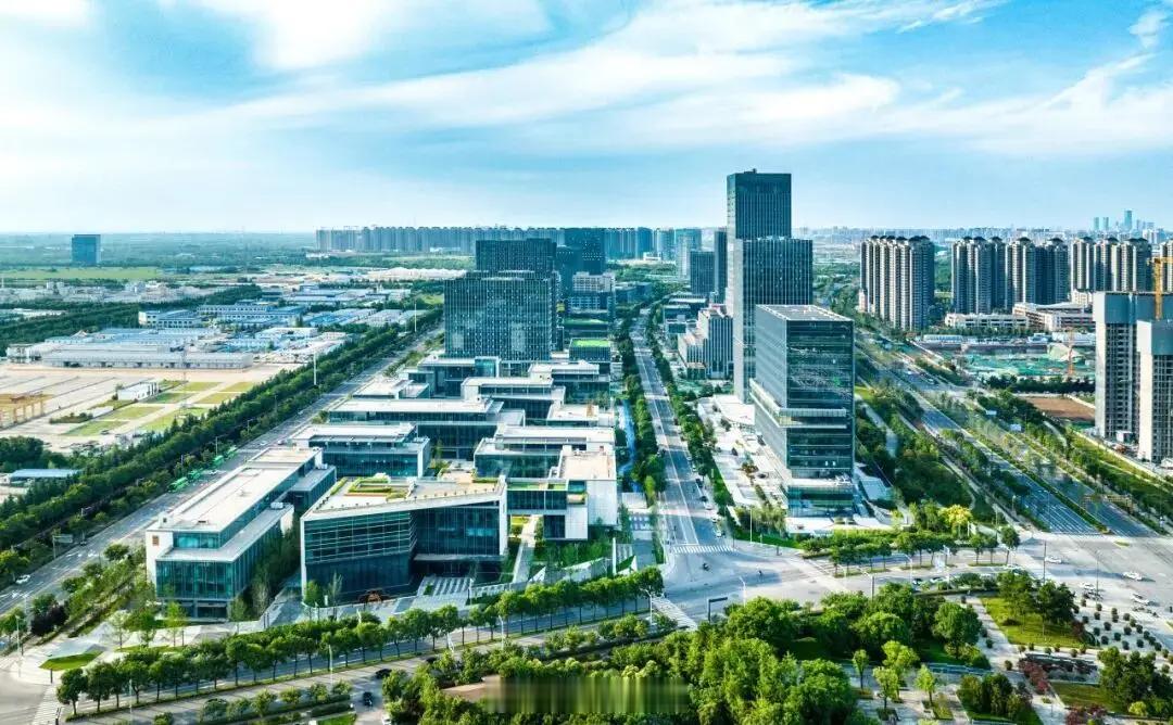 最新发布的《西安都市圈建设“十五五”实施方案》，将新兴与未来产业集群培育放在重要
