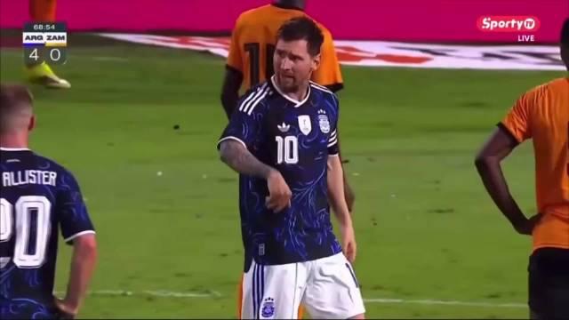 阿根廷5比0胜赞比亚，梅西呵斥队友引发场上内讧
惊了！阿根廷场上内讧，队长梅西呵