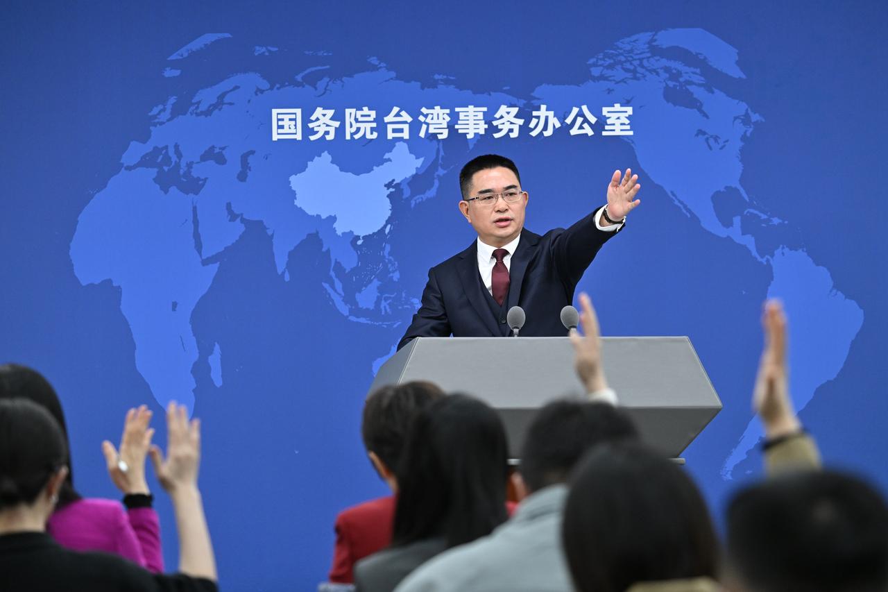 大陆火箭要上天。
台军先紧张了。

大陆发了个通知。
12月27号要在西昌发射火