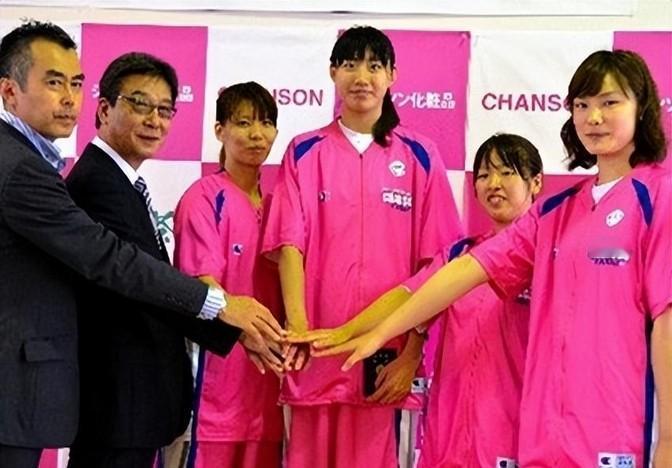 “我自愿放弃中国籍，加入日本。”中国女篮最大叛徒，装病之后，偷入日籍，认日本富商