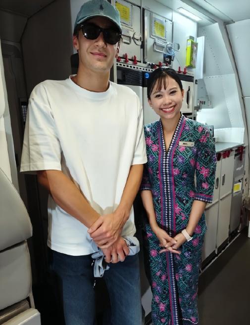 梅奔双雄安东内尼和拉塞尔是坐马航商务舱去墨尔本参加今年F1揭幕战！
由于此前表现