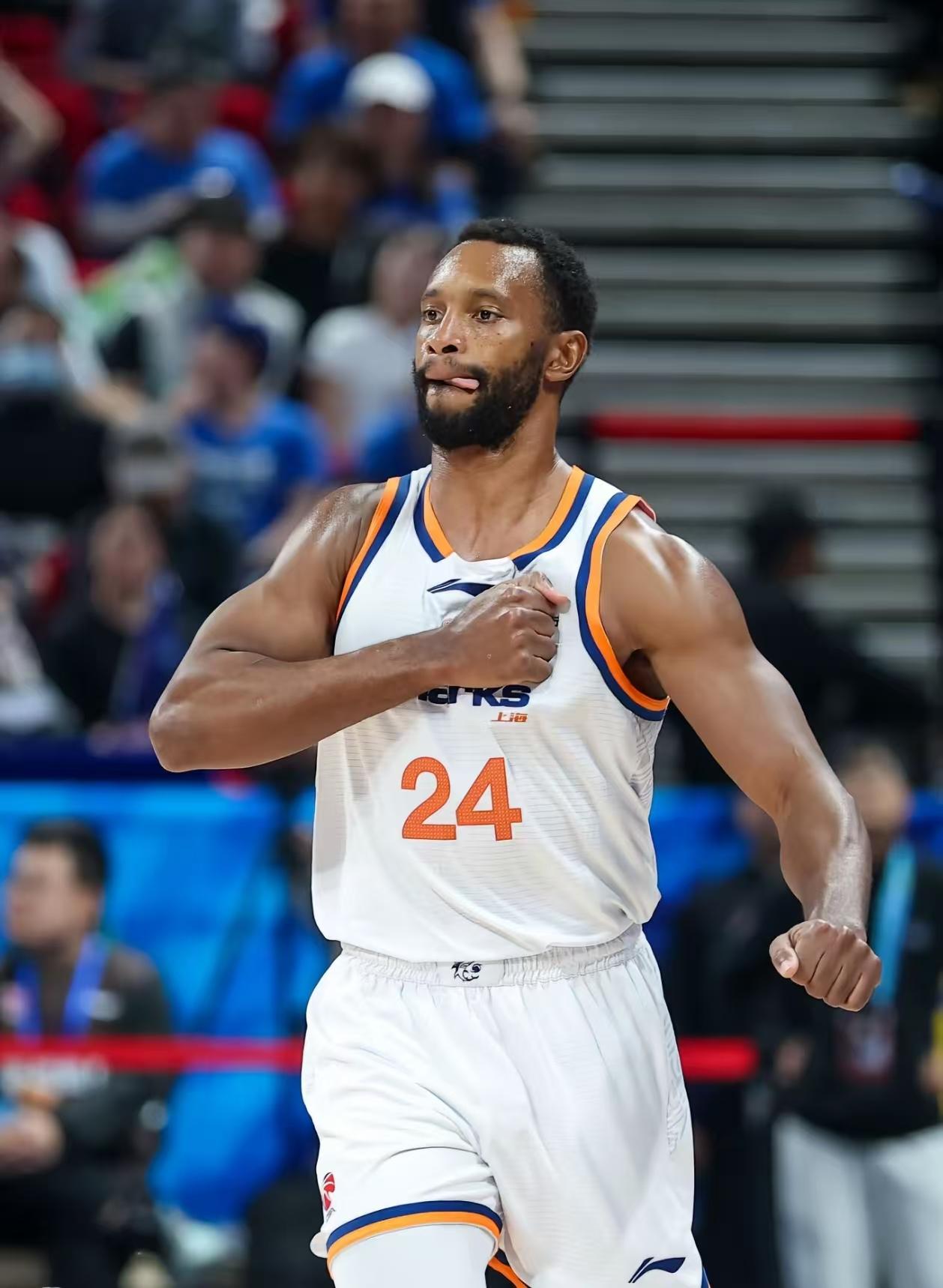 上海八人轮换挑落北京，弗格九记三分势不可挡，王哲林大号两双硬刚北京双塔
今晚CB