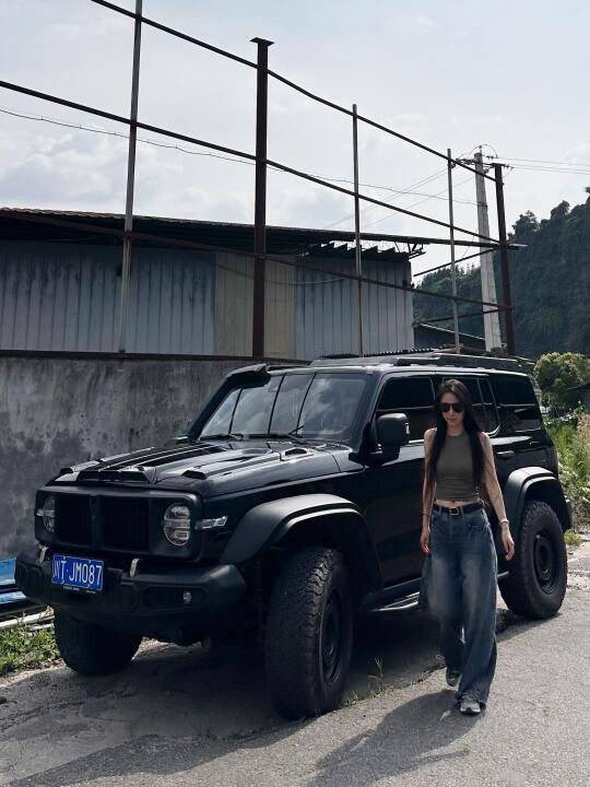 开坦克300的女生都这么帅的吗
