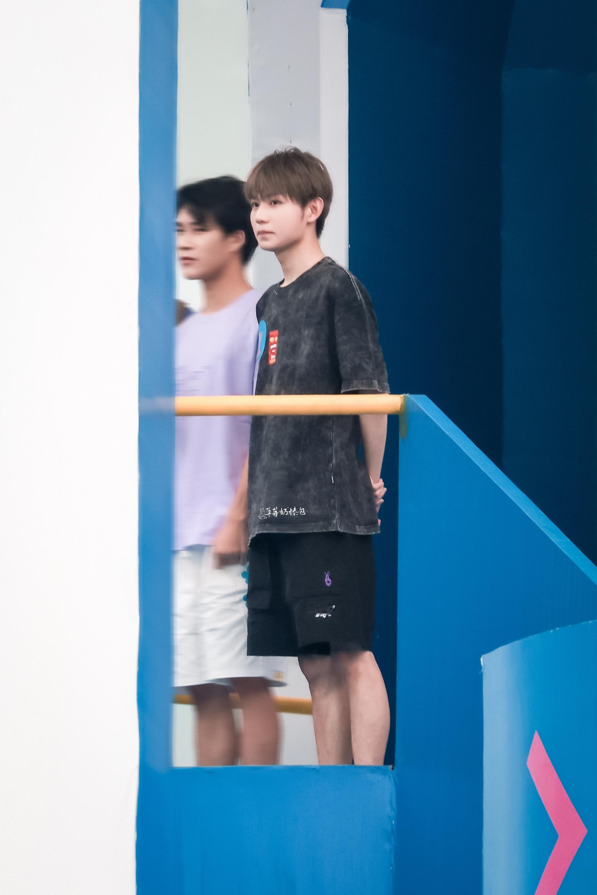 九尾XXZ九尾XXZ  抓一只🦊.与九尾共赴鑫光璀璨 .电竞夏日营业中