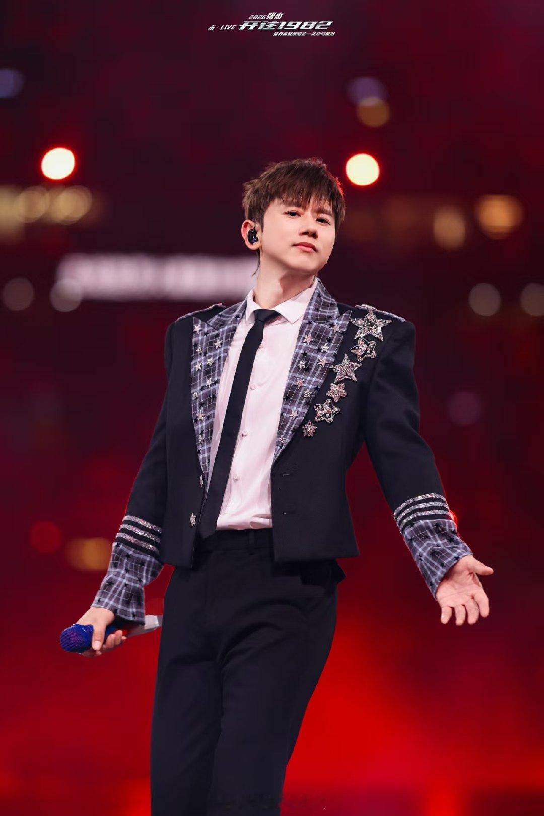 张杰演唱会变我型我秀聚会现场 我型我秀来张杰演唱会了 从赛场到演唱会，我型我秀伙