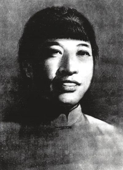1928年，敌人将（贺龙胞妹）贺满姑带到郊外，他们一刀一刀地割贺满姑身上的肉，很