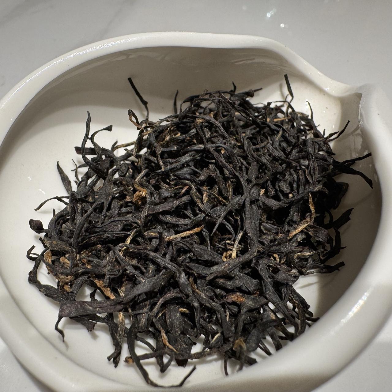 树种：信阳种群体种旱茶
产地：信阳市浉河区
工艺：工夫红茶
采摘：4月中下旬
T
