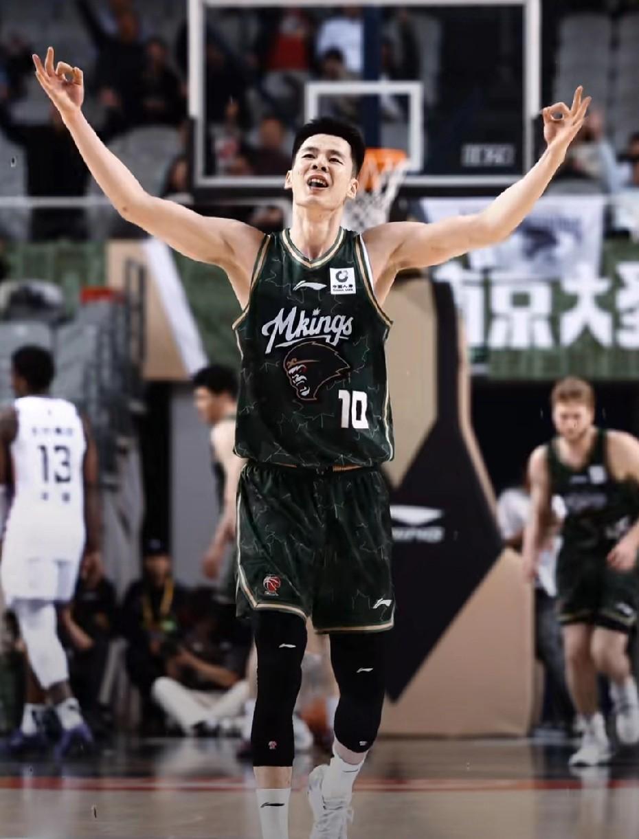 CBA本赛季最遗憾的事，两大巨星失去评选MVP资格。

今年的MVP评选真是出现