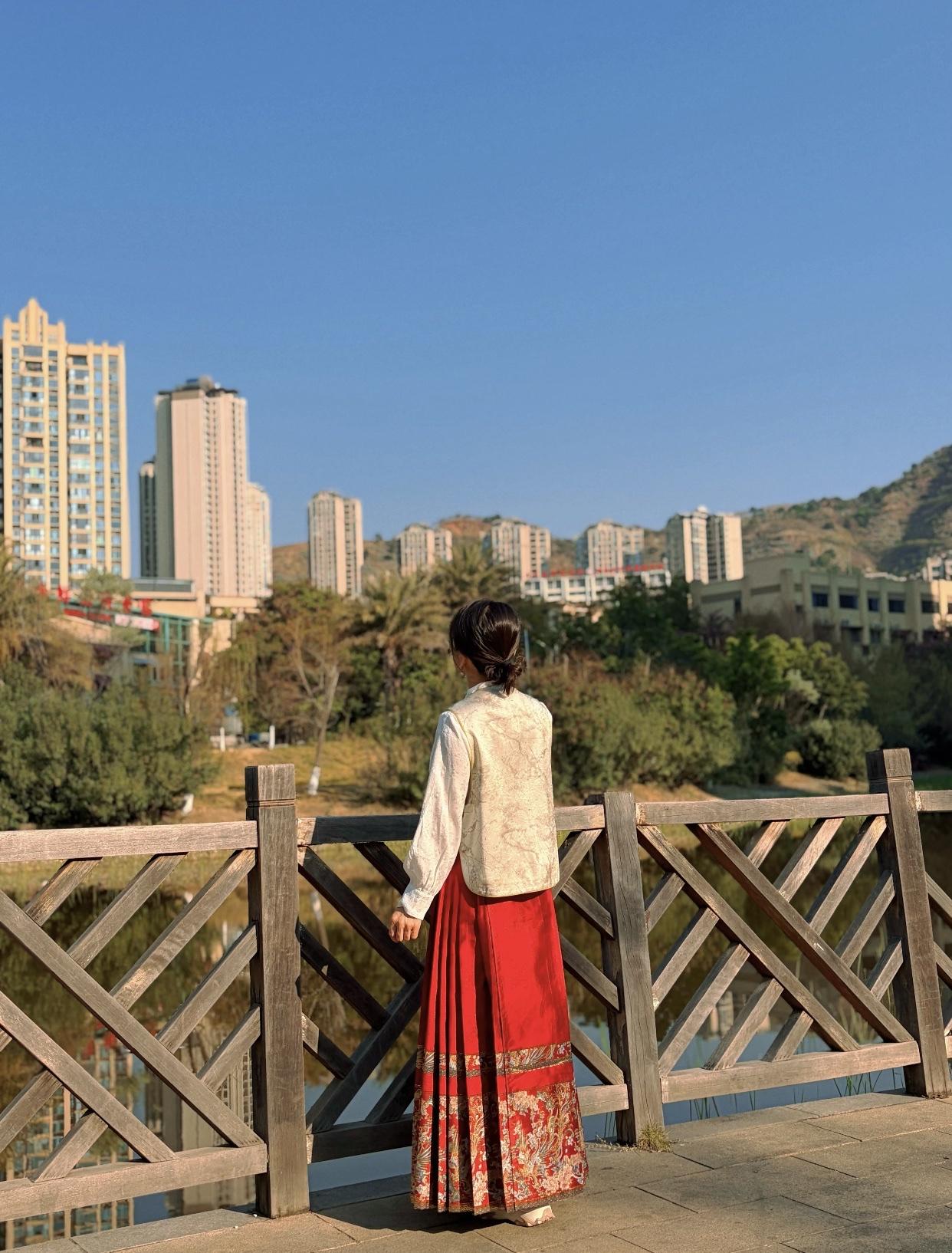 什么年龄段的女人最有女人味?40岁，岁月沉淀出的优雅，举手投足间尽显女人味。