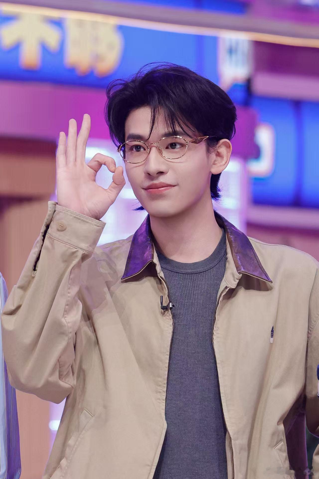 辛云来聪明真的可以演出来一直觉得辛云来长相自带理智精英感，结果综艺游戏直接暴露真