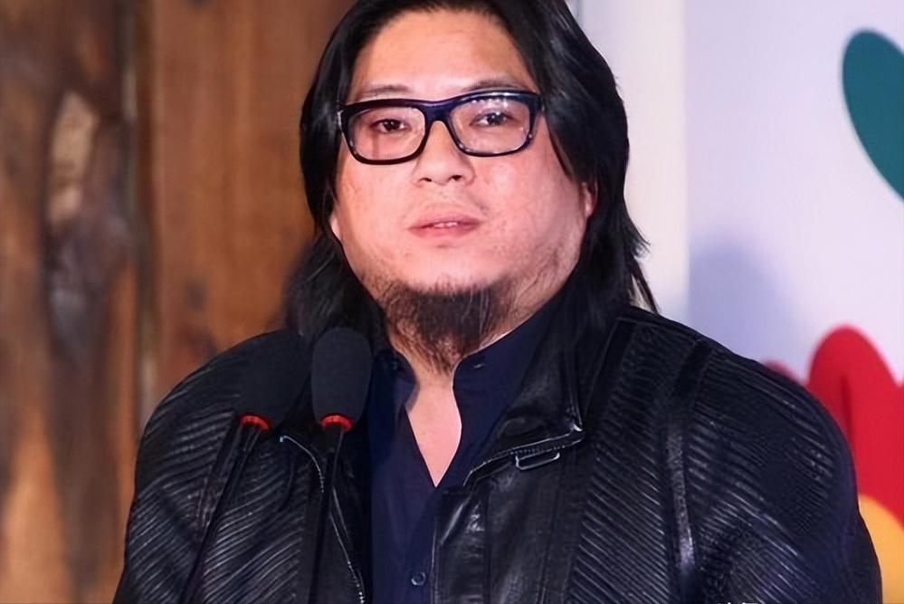 [微风]1988年，算命先生对19岁的高晓松说：“你只能活到35岁。”他听完笑了