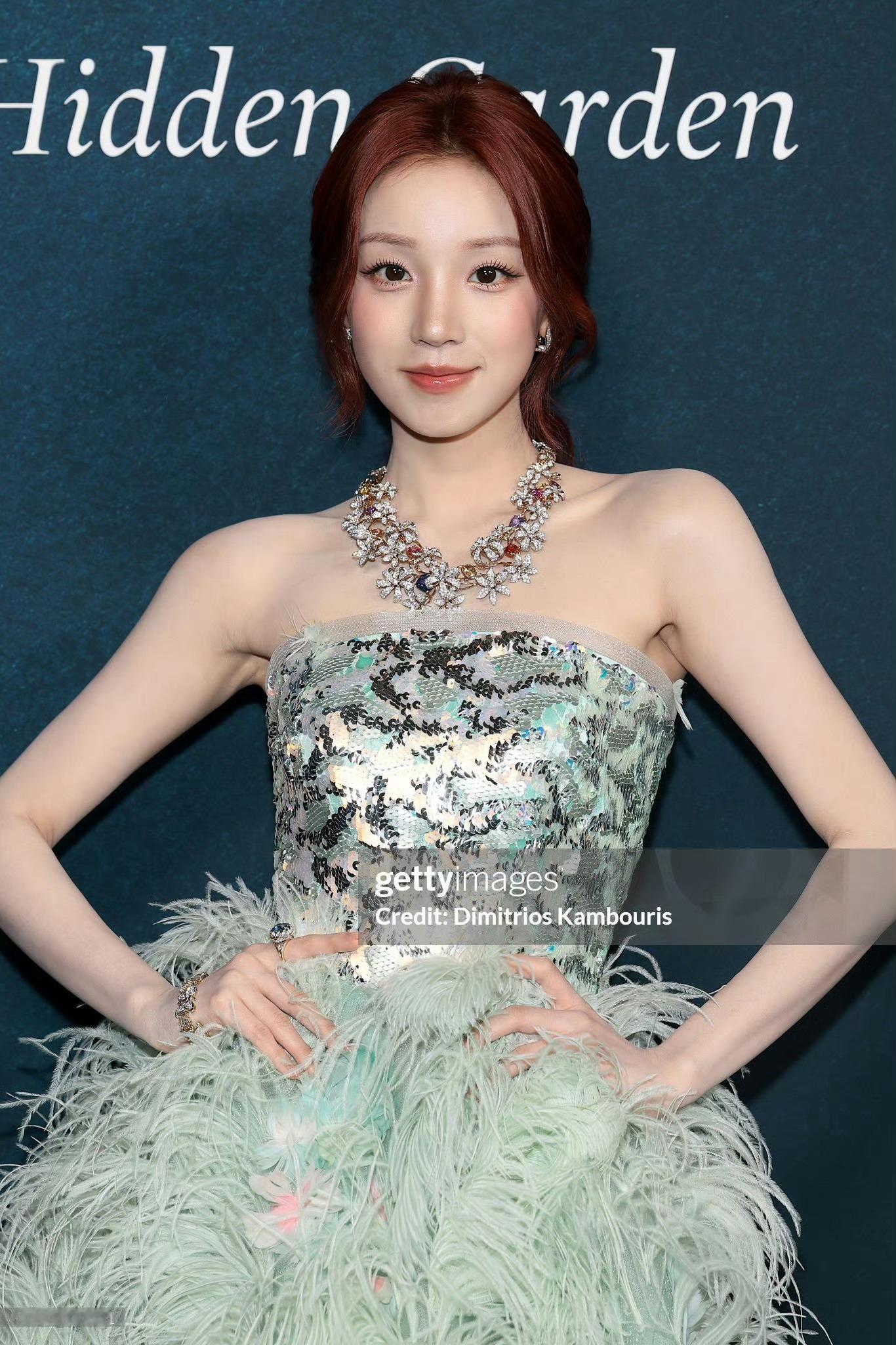 宋雨琦 in Tiffany💎💐 身穿Wang Feng礼服亮相蒂芙尼 Bl