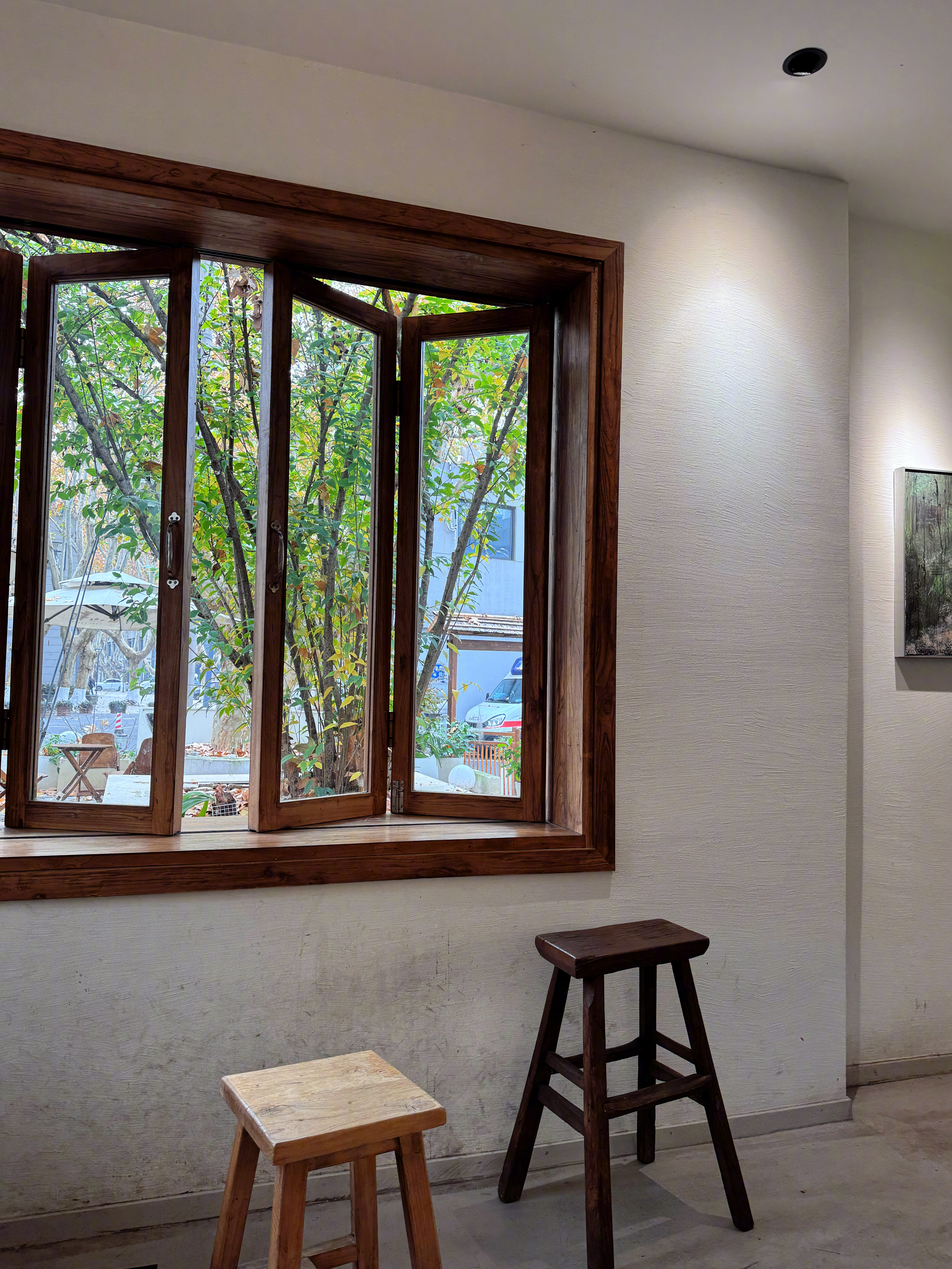 𝐀𝐮𝐭𝐮𝐦𝐧 出差小记📝任何地方都能成为我的工作场景，有咖啡落叶的