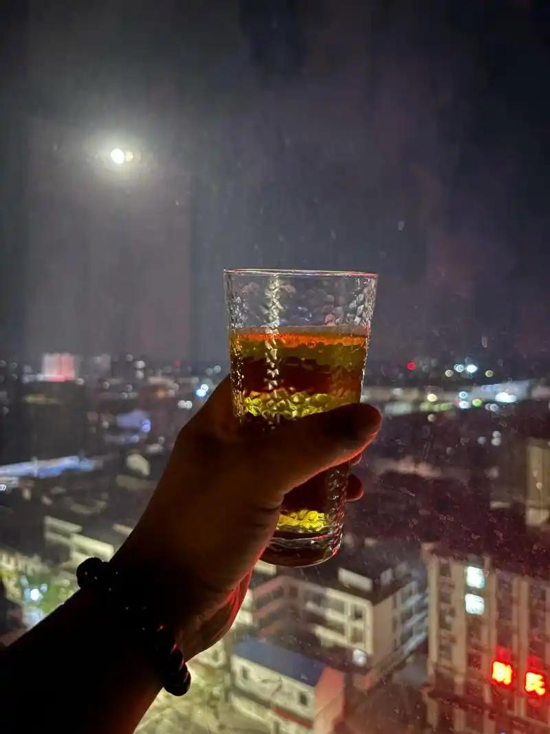 下联：我约皓月相陪。

（图片来自网络）