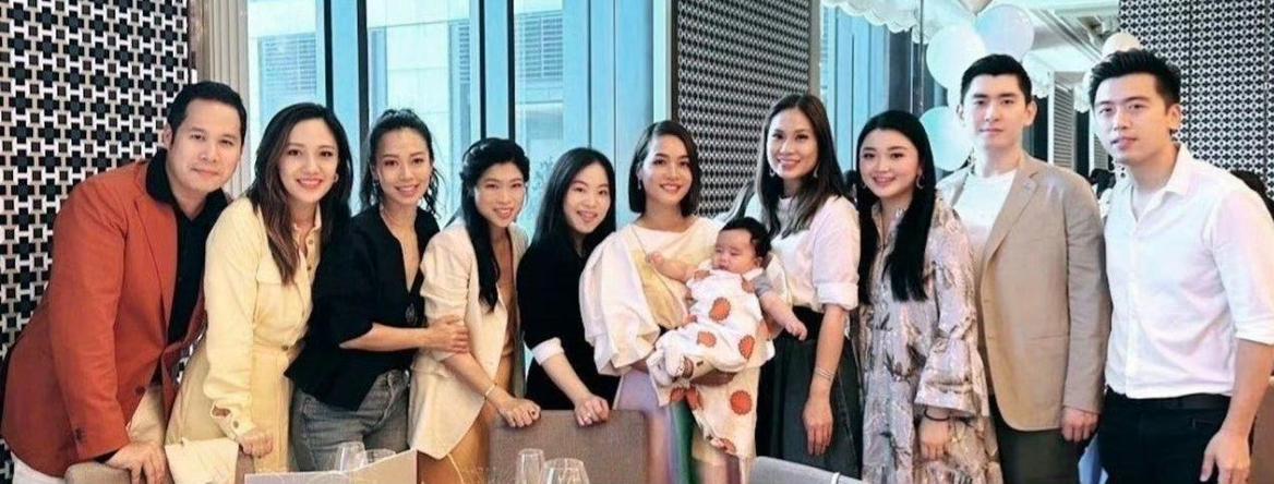 周大福家长公子郑志刚最近在公司的变动中出局，选择投身公益事业，这位爷爷宠爱培养的