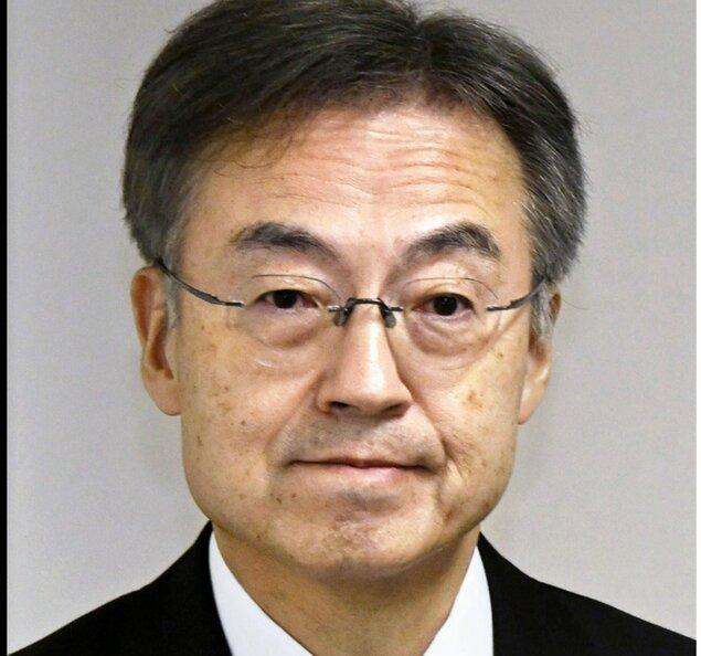 摸女下属大腿，发送1000条骚扰短信，日本官员骚扰多名女下属近20年，如今下场如