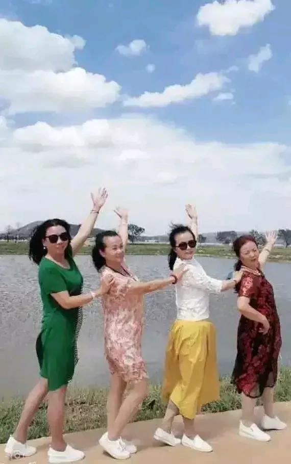 退休后才懂：60-70岁是养寿黄金期，做好3件事，安稳度晚年
 
忙了大半辈子，