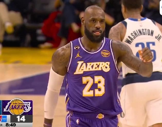 时光老人！NBA湖人大胜独行侠，詹姆斯28分+10板+12助+4误，41岁老头拿