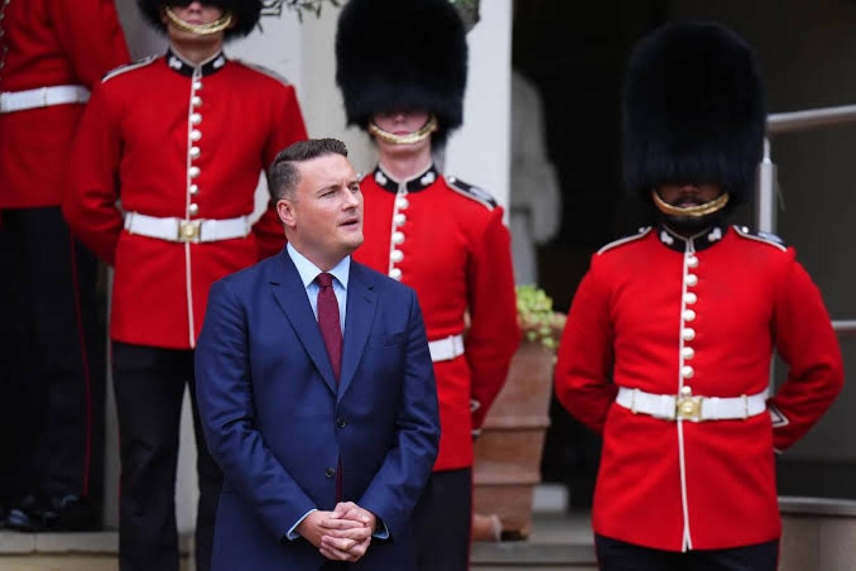 英国国防大臣韦斯·斯特里廷警告称，英国必须在1000天内做好战争准备，他表示俄罗