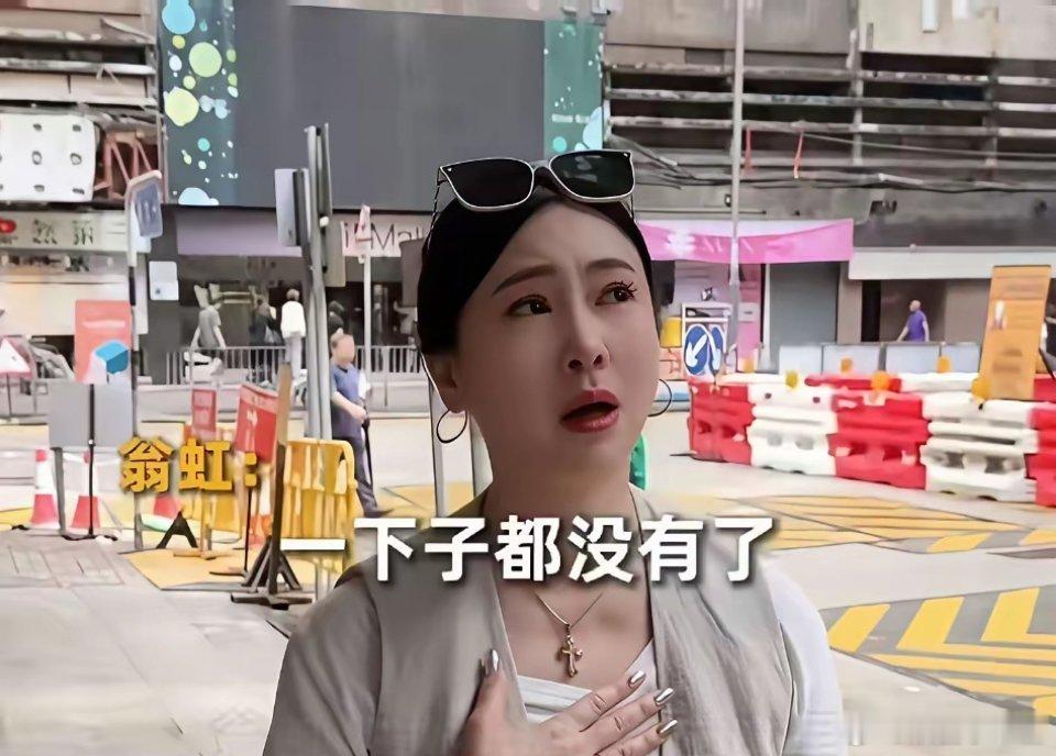 一次，有人问翁虹：你后不后悔当年拍那些大尺度电影？翁虹说了四个字：并不后悔。但2