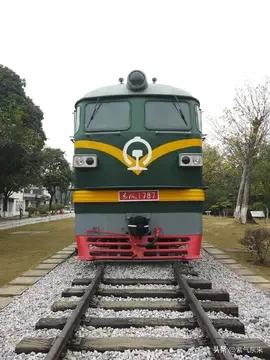 你别不信

绿皮火车永远不会被淘汰

并且坐绿皮火车的人会越来越多！

虽然绿皮