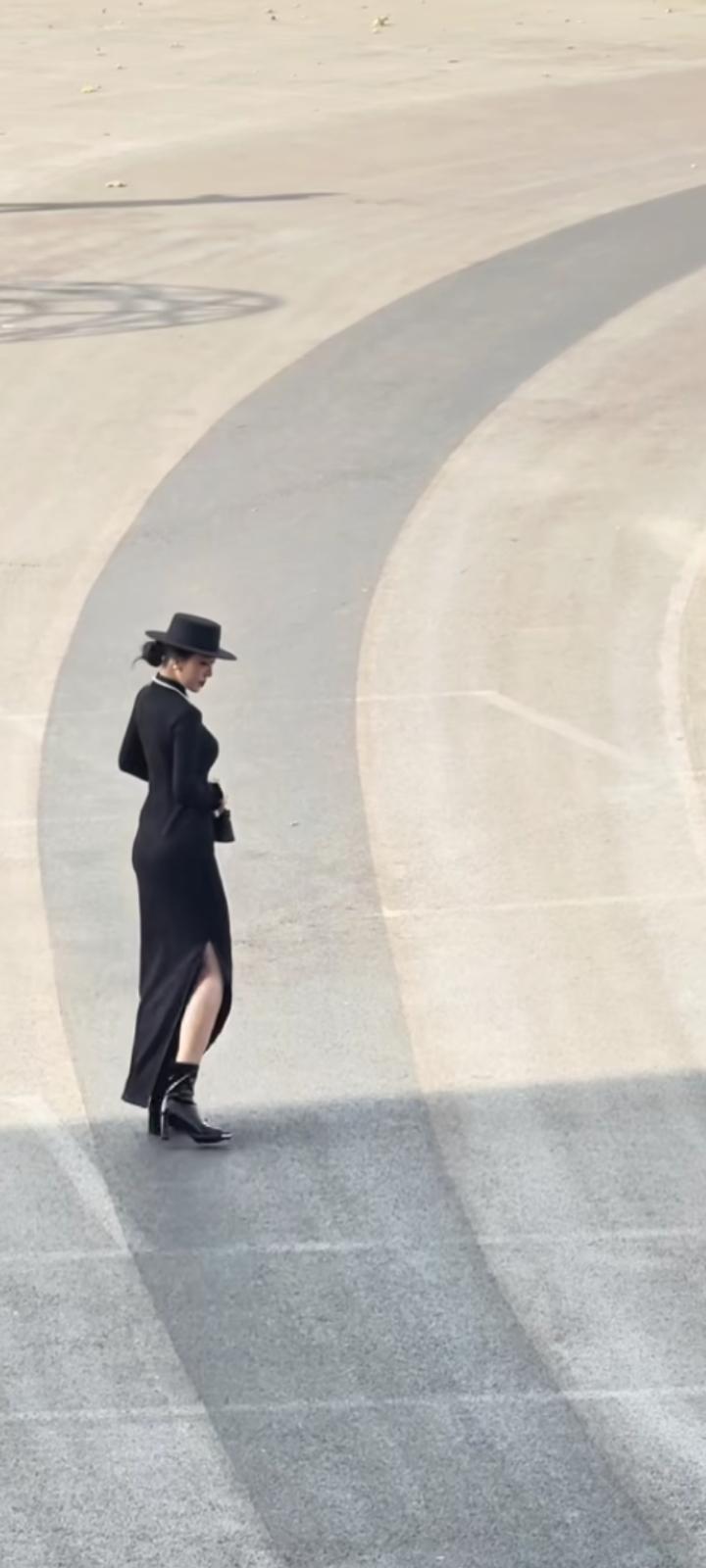 试对；

村村巷巷对酒情
溪溪山山落叶梦

******

网图侵删