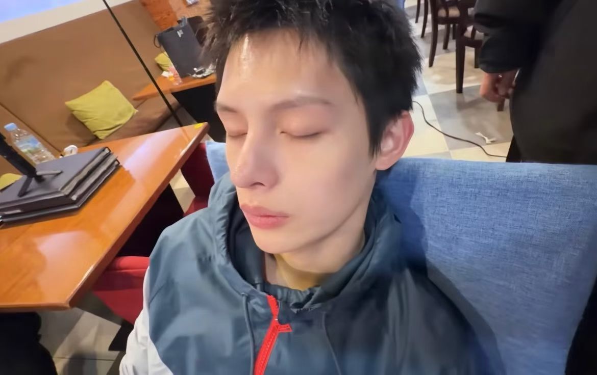看着你的笑我好像就足够 