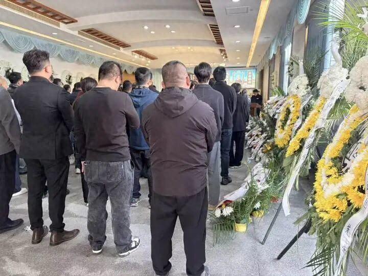 “这15年来，如果再来10000次，我依然会义无反顾地选择嫁给你！”浙江杭州，4