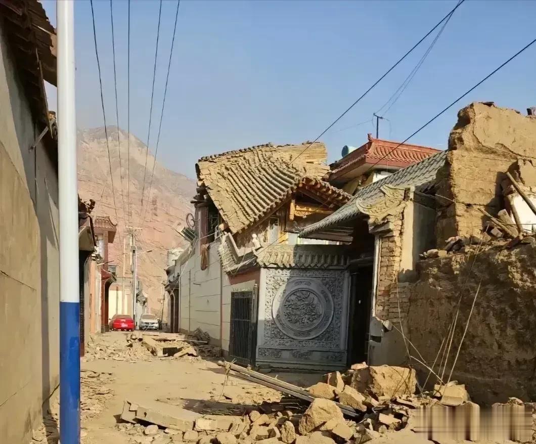 一场地震，揭开了谁的遮羞布；一场地震，震出去真实的农村；一场地震，知道了还有如此