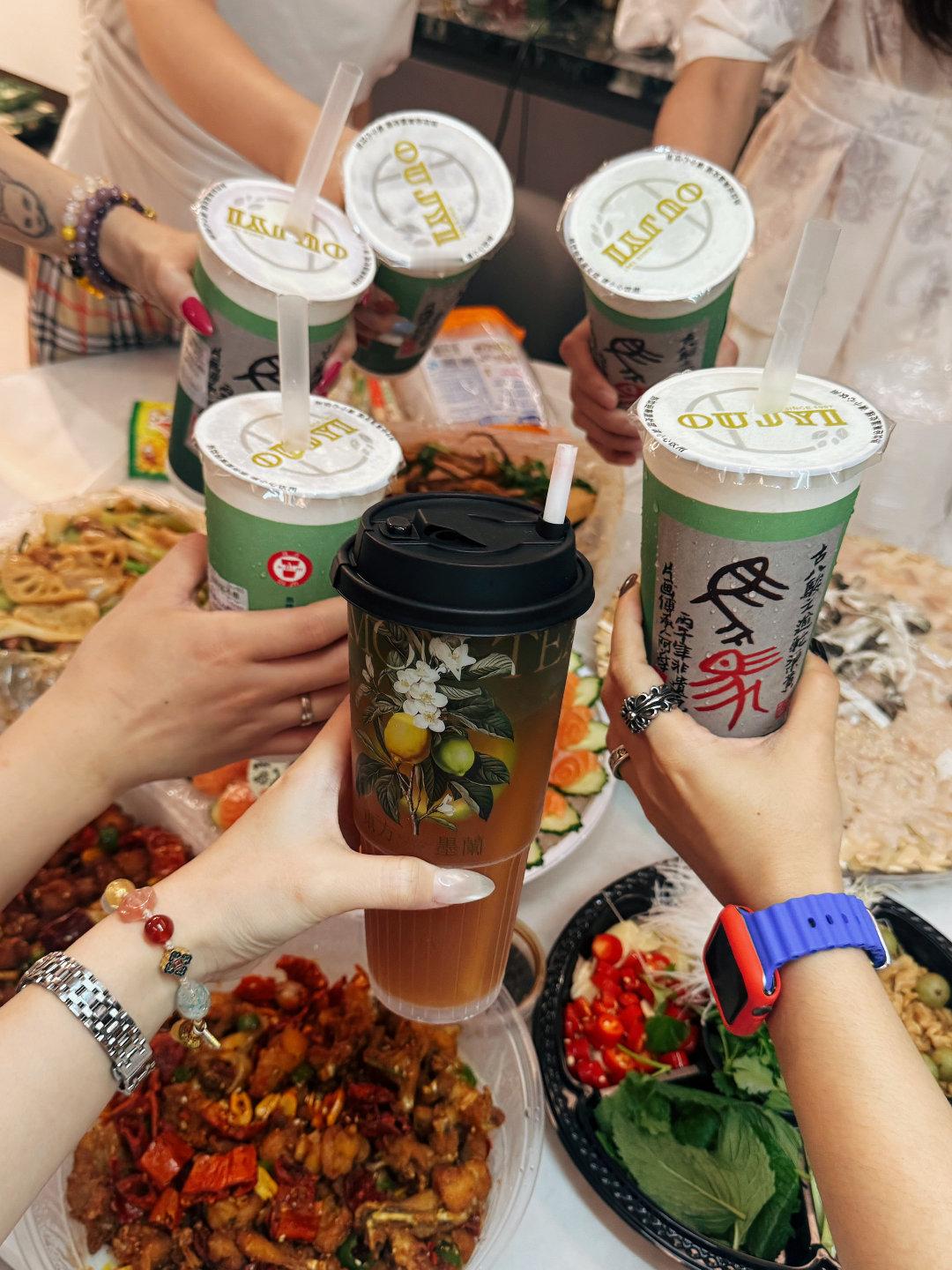 最偏爱家里热闹的模样✨一条plog告别7月日常碎片plog 趁着闲暇，邀约好友来