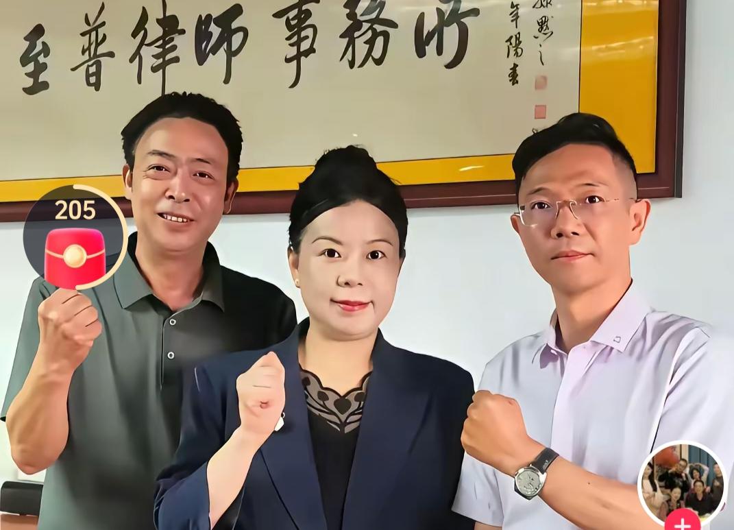 铁三角

单就他们三人往那儿一站，
是否会让某些人心生胆颤？
仅瞧他们三人拳头一