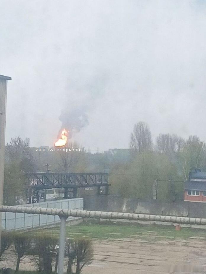 今天凌晨，乌军打击了大递几个目标。 俄多个石油基础设施设施在夜间遭到打击下诺夫哥