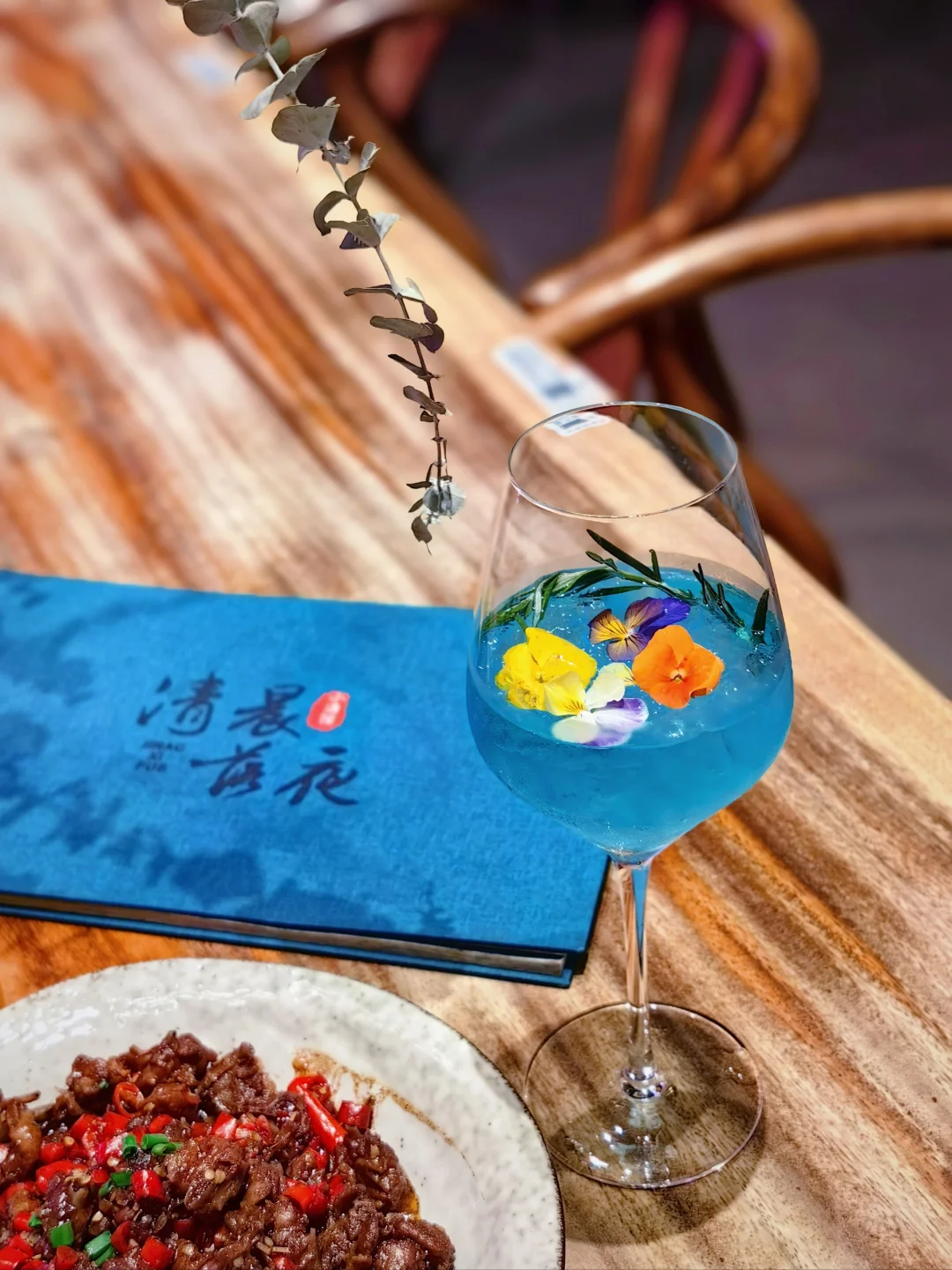 打工人的欢乐时光被他家承包了，作为一家江西菜小酒馆，有好吃的不说，每一...