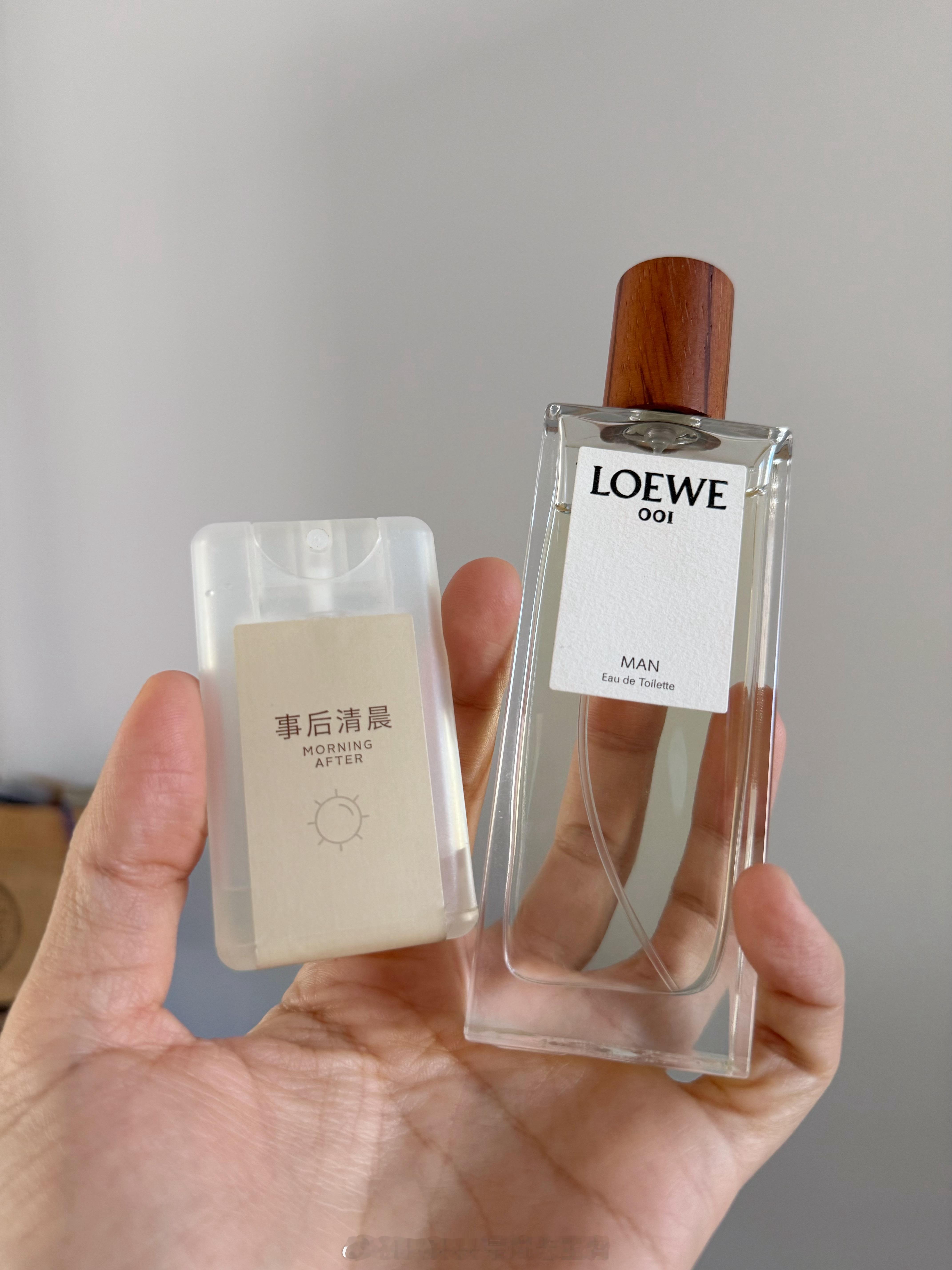 味道真的很像，层次质感后味是不一样的，但没事，小巧带着方便，随时喷喷挺好的，总比