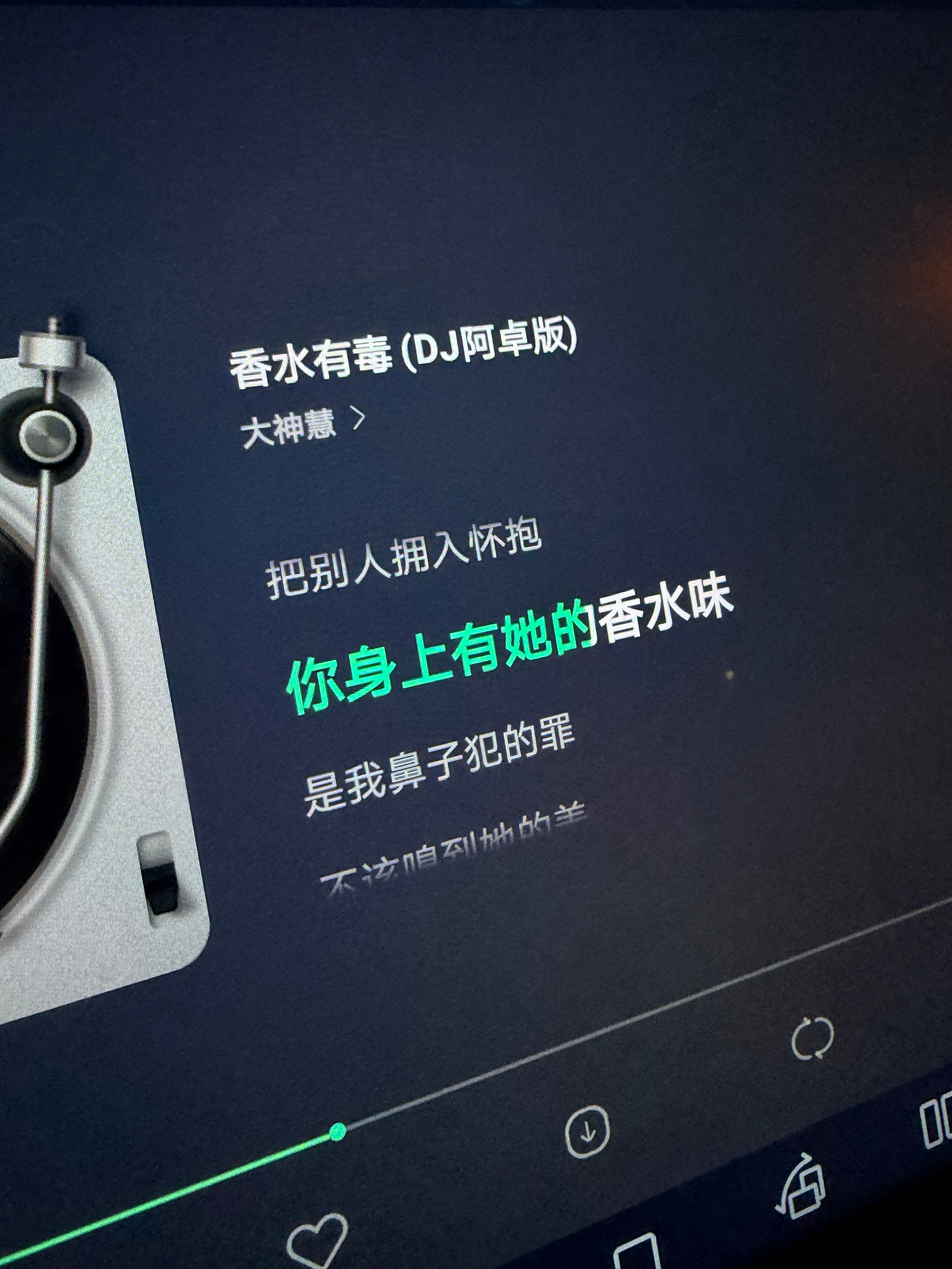 曾沛慈独唱一个人想着一个人 听了一下但觉得还是没有《香水有毒》好听，话说听这个歌