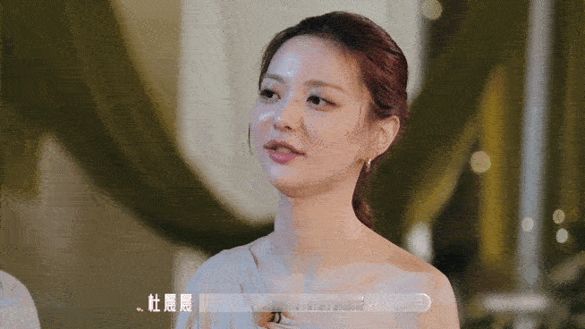 明明心里酸得不行，小朱却始终不肯主动迈出一步，眼睁睁看着雷童大方奔赴春子，只能把
