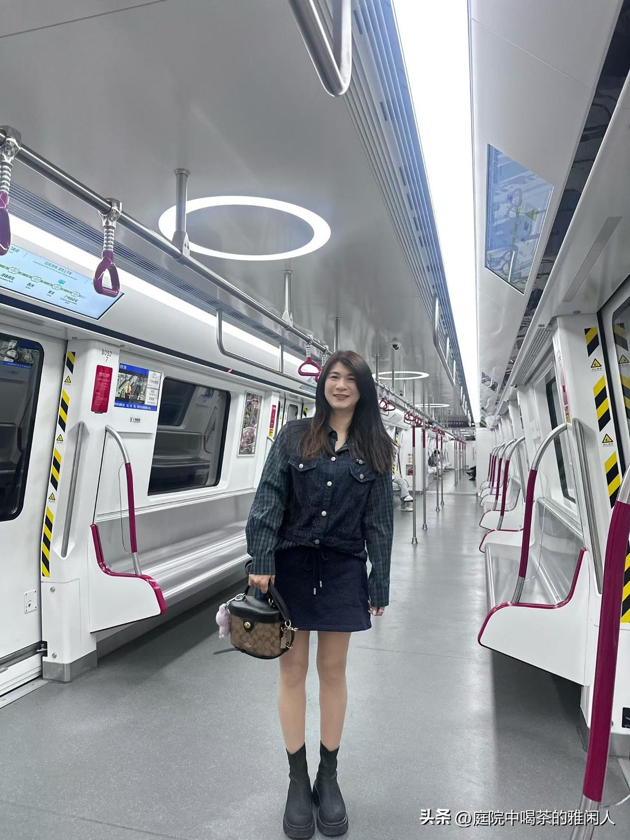 算命先生说,再过十来天,我会走一次运,我问他是不是财运,他说是春运[呲牙]