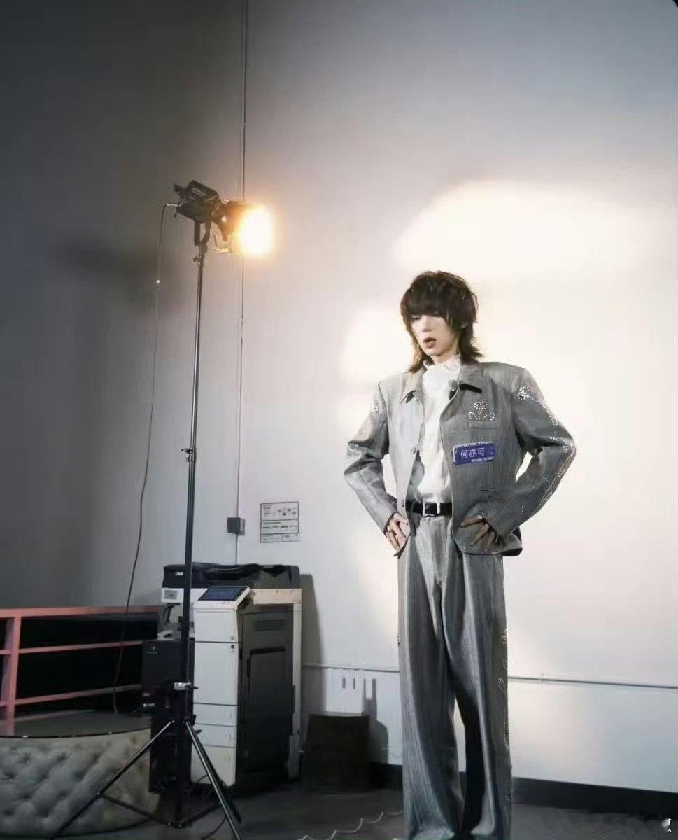 小华晨宇紧张到跑调声鸣远扬 谁被圈粉了？！唱《听海》开头跑调好可爱，下秒深情开嗓