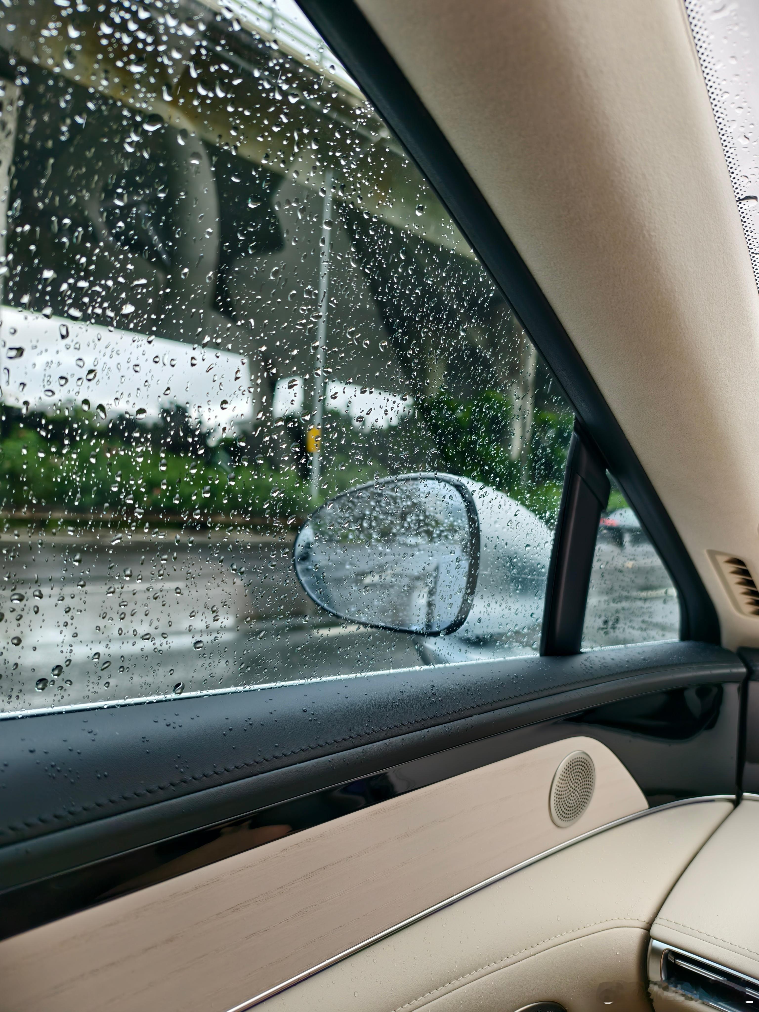 坏消息:拍车拍到一半又下雨了好消息:设备都安全收起来了坏消息:好像 xx 雨又要