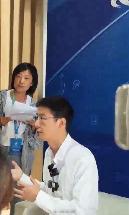 王兴兴称目标是机器人真干活给缴税，这个觉悟必须点赞👍 ​​​