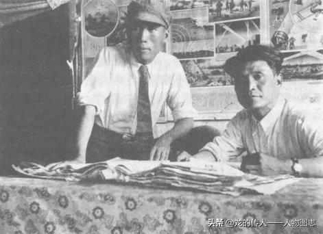 1930年伍修权(左)在苏联远东边疆保卫局