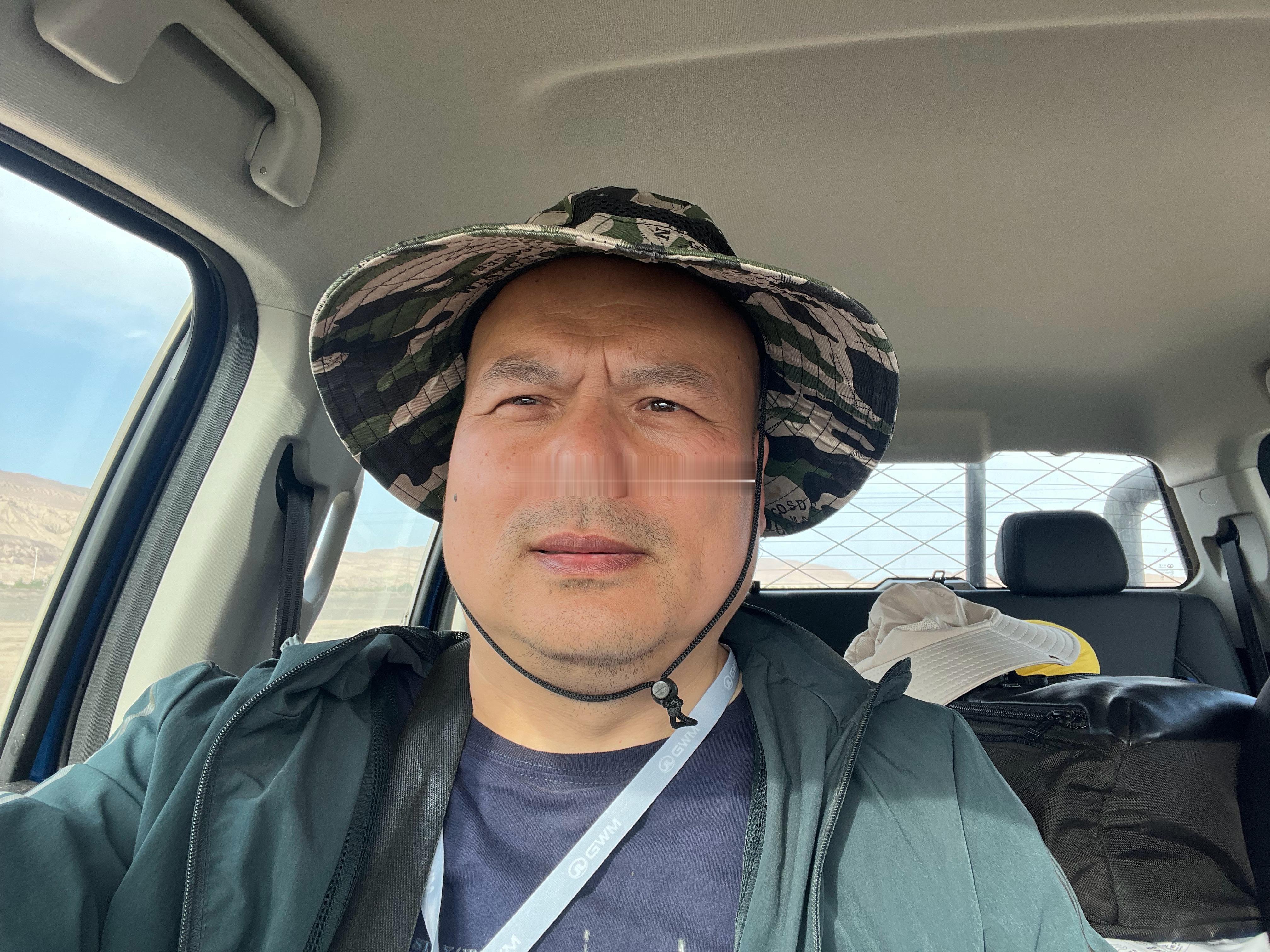 收车点还在等车手！赛车受伤了，沙漠里修复后正在往收车点赶！后天是魔鬼赛段～距离比