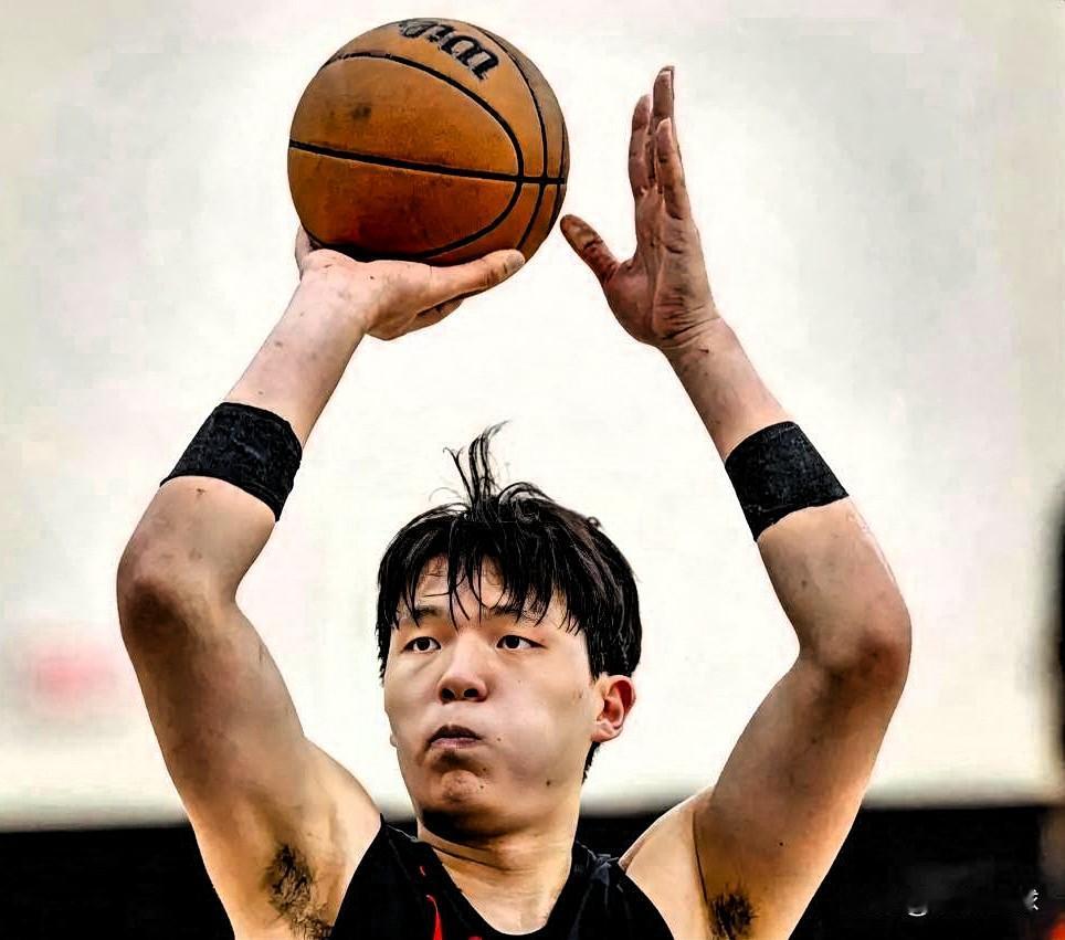 杨瀚森说出了心里话，句句在理！

小杨今日接受记者采访，被问到NBA的训练模式和