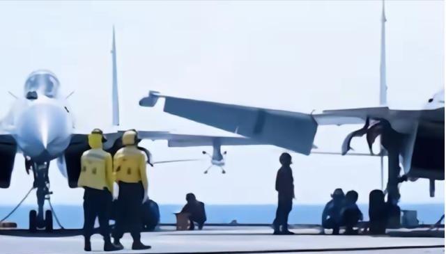 噩梦的开始？这两架被中国歼 - 15 雷达照射的日本 F-15 战斗机驾驶员，在