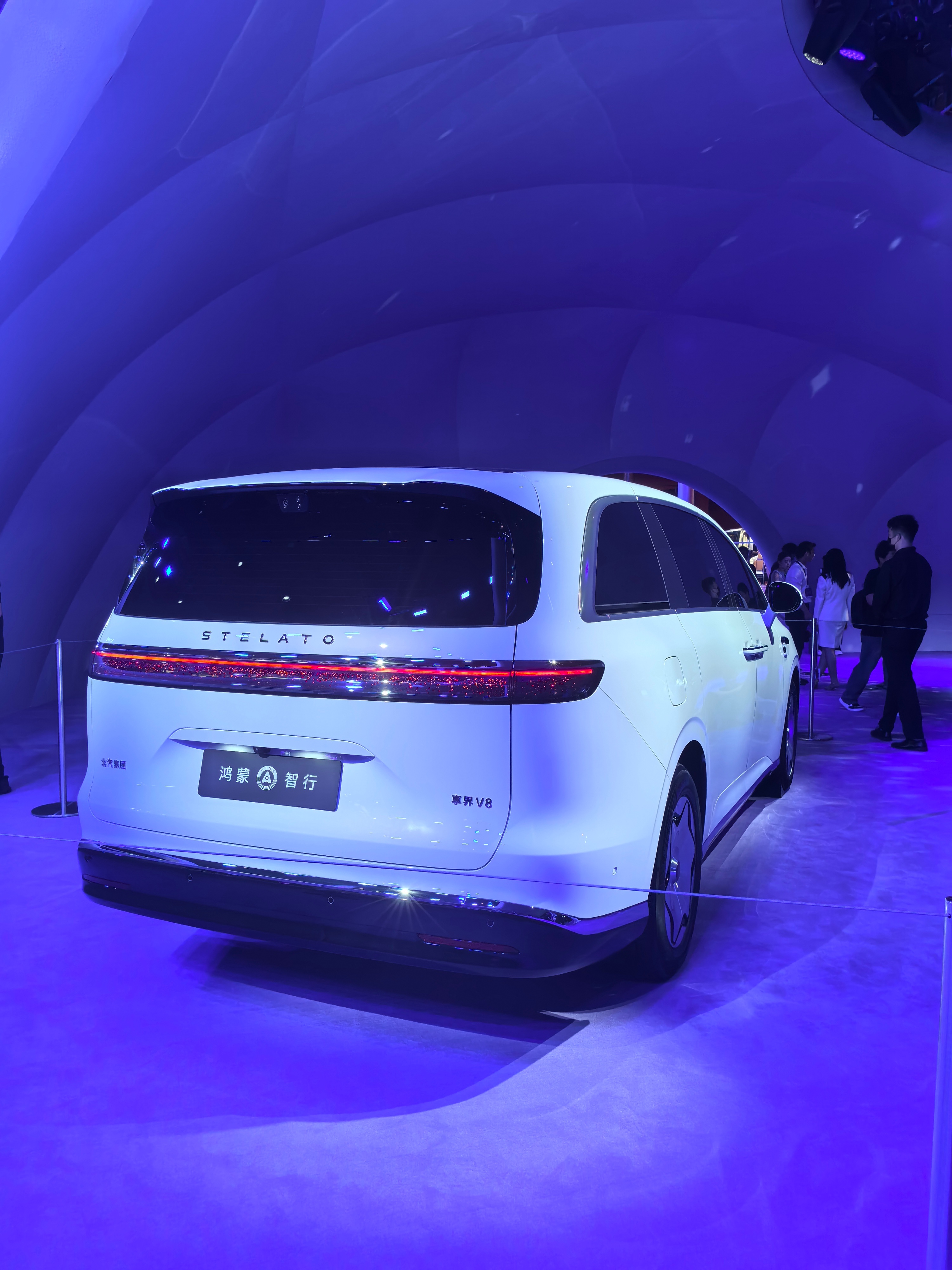 2026成都车展 享界V8这个流线型设计是不是挺好看？很有子弹头的赶脚。 