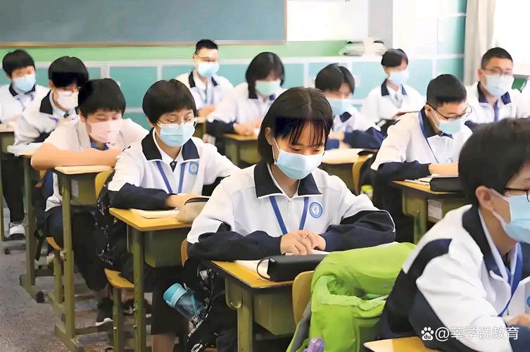 考生中考700分，在哪里都是当地重点高中青唻的人选，而都偏偏出人意料地选择职校，