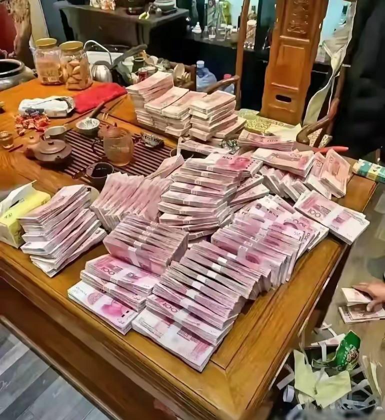 努力赚钱，让自己处在正确的气场。每天都得去提升自己的能力，每天都得去保持学习，不