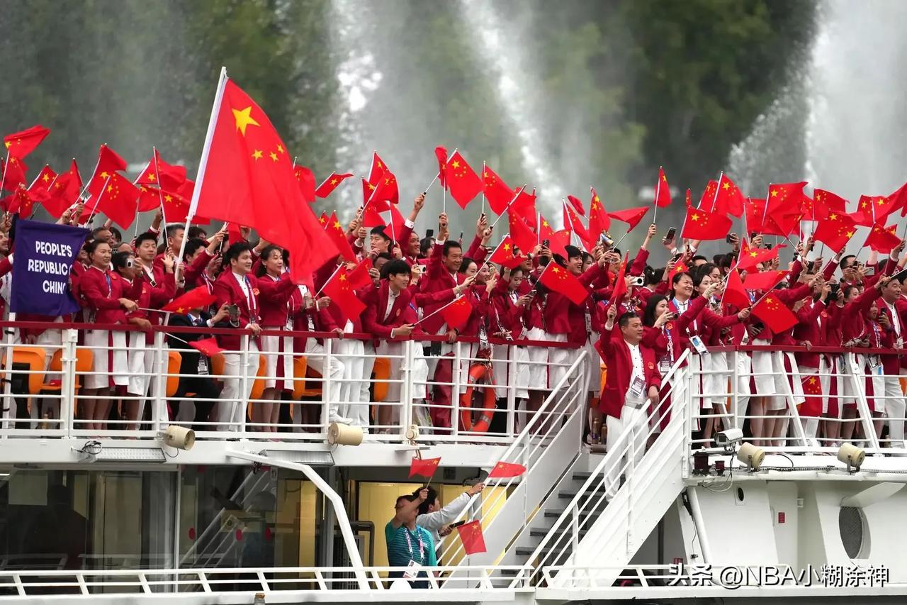 史上最简陋奥运会开幕式？
往届都是盛大仪式，载歌载舞，欢聚一堂，其乐融融。
现在