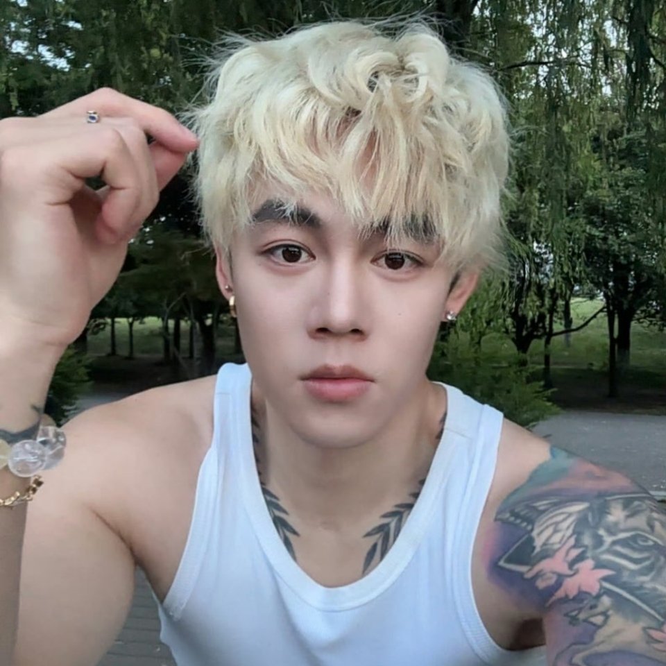 思慕社字母有些路注定一个人走，不是为了证明什么，而是为了看清脚下。brat统治世